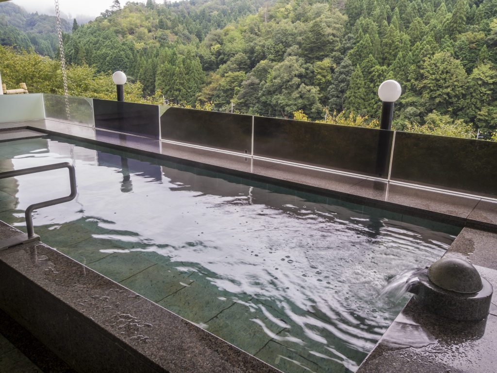 あやべ温泉 二王館