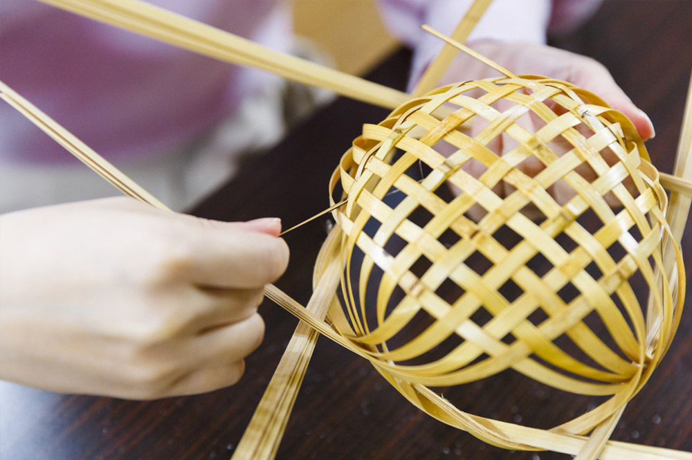 京もの認定工芸士の技を体感！竹かご編み体験