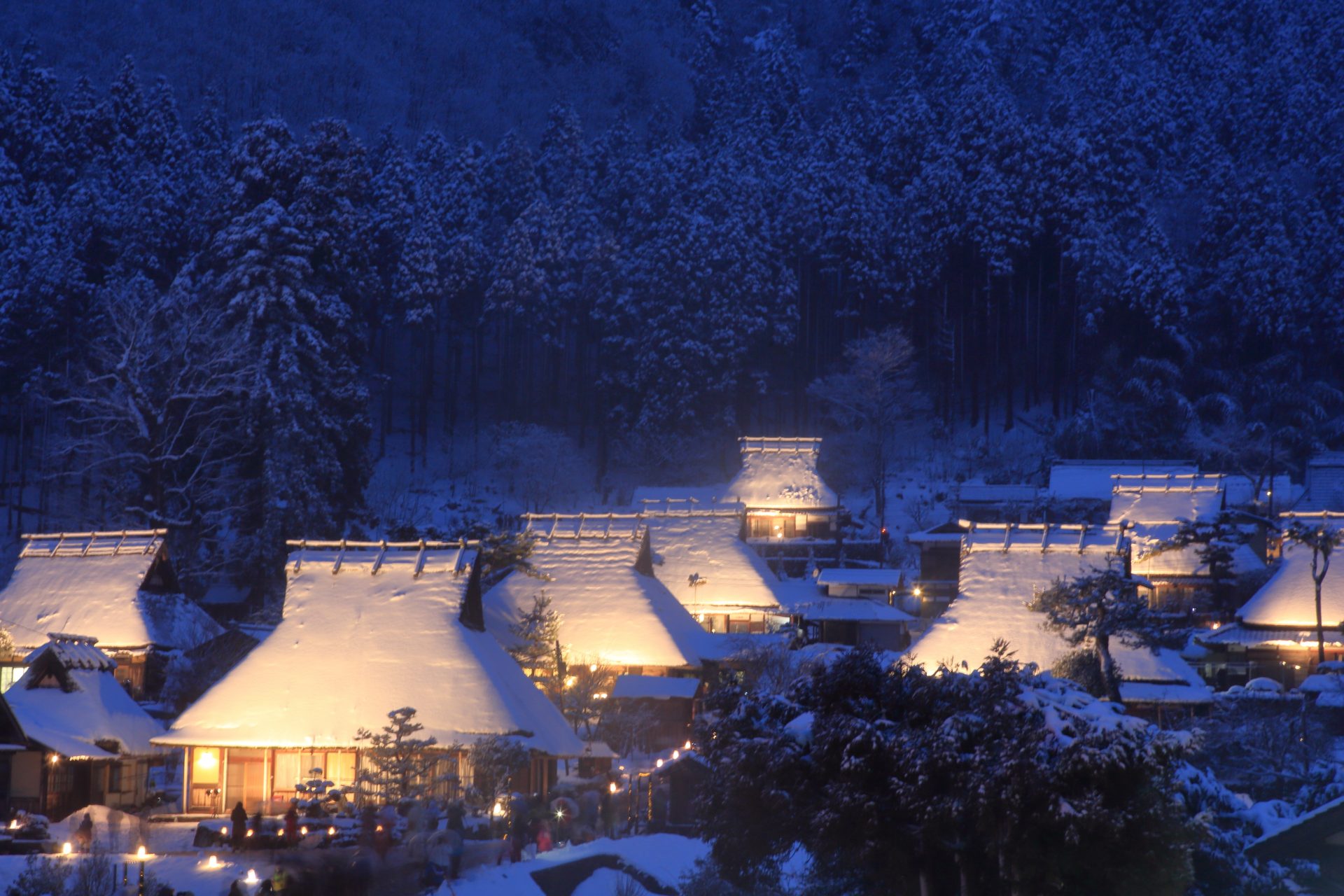《京都駅発着》美山かやぶきの里雪灯廊日帰りバスツアー