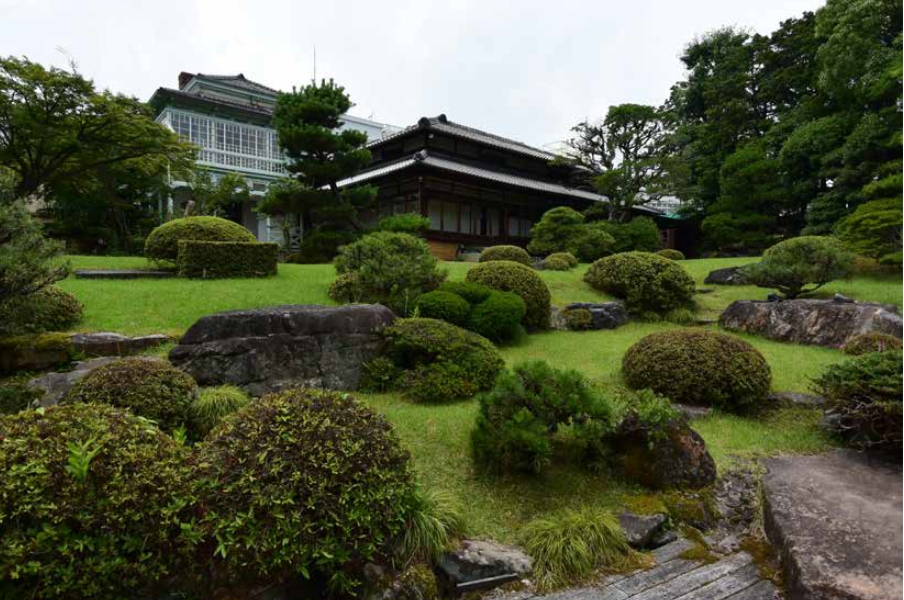 楽々荘庭園