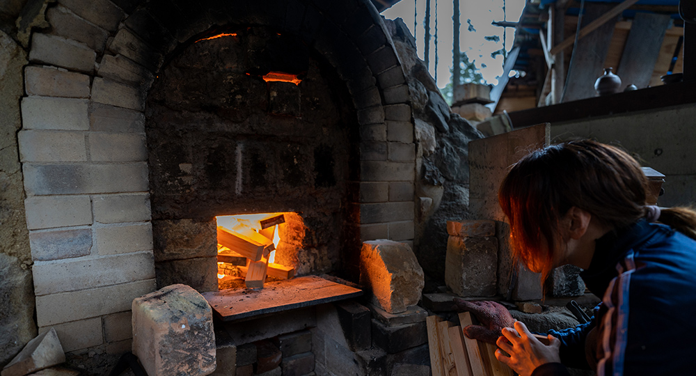 のんびりアットホーム陶芸体験♪ 仕上がりは本格的な穴窯による薪窯焼成！！
